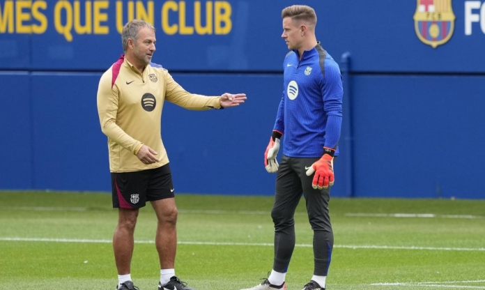 HLV Hansi Flick họp gấp với đội trưởng Barca