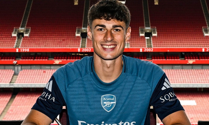 Thủ môn đắt giá nhất thế giới đặt tham vọng lớn khi đầu quân cho Arsenal