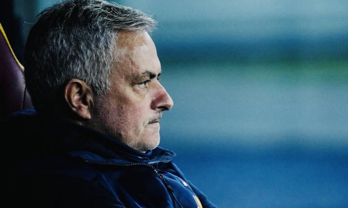 Mourinho lại gây sốc với Man City và MU