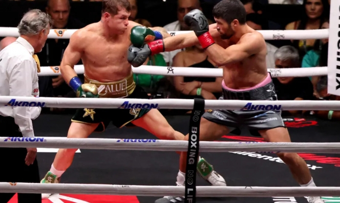 Nhà vô địch tuyệt đối Canelo Alvarez thắng võ sĩ Anh sau 12 hiệp, khó nhọc bảo vệ 5 đai boxing siêu trung