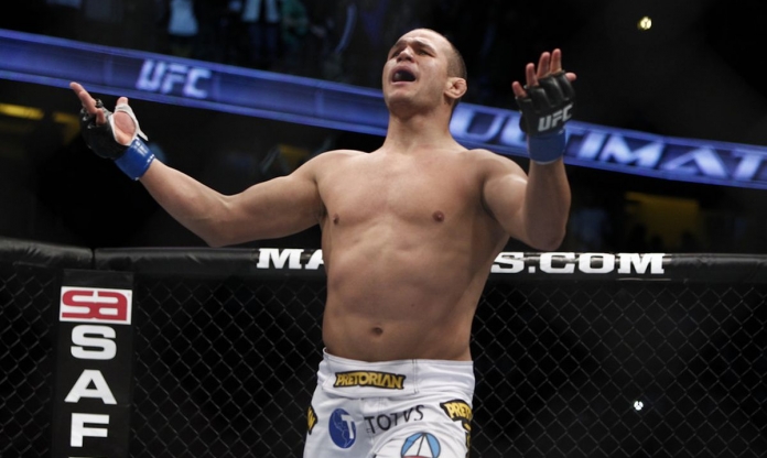 Nhà cựu vô địch UFC hạng nặng Junior dos Santos: ‘Francis Ngannou không biết Boxing’
