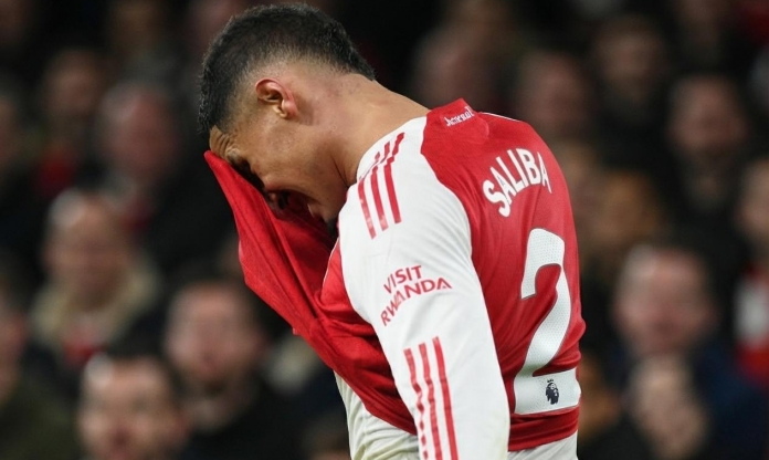 Arsenal bất ngờ dùng tiền đạo đắt giá thay thế Saliba bị chấn thương dài hạn