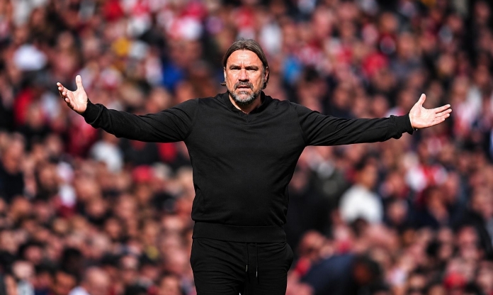 HLV Daniel Farke bất ngờ bảo vệ Michael Carrick trước đại chiến derby MU-Leeds