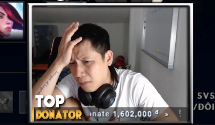 Thầy Giáo Ba bị hack nick Facebook vì cà khịa CR7 trên sóng livestream