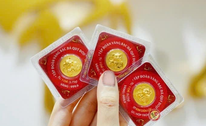 Giá vàng hôm nay chiều 17/5: Thị trường chìm trong sắc đỏ