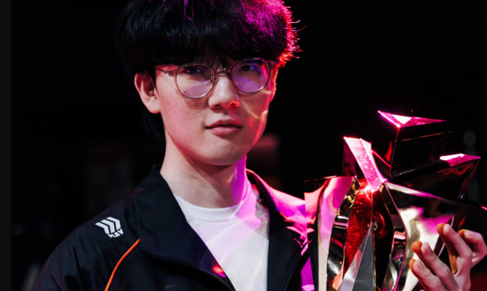 HLE chia tay xạ thủ Viper