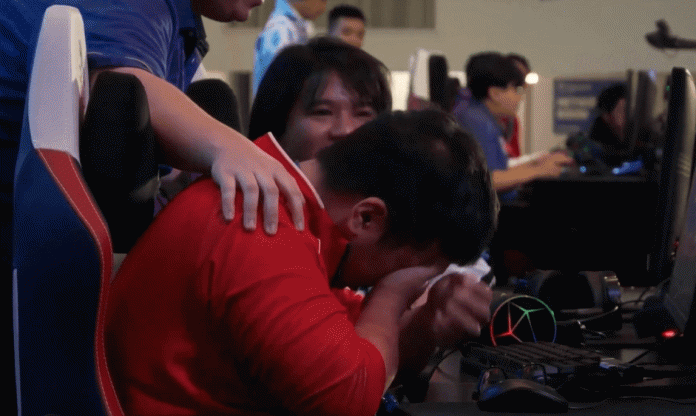 VĐV Audition Việt Nam ôm mặt khóc vì mất HCV ở giây cuối cùng