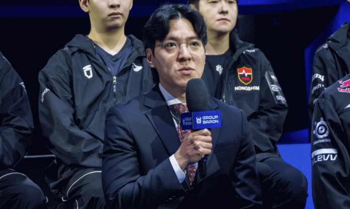 HLV kkOma nói thẳng một điều về tân binh của T1