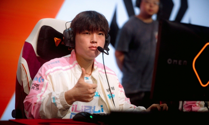 BLG hủy diệt G2, giành tấm vé đầu tiên vào Playoffs