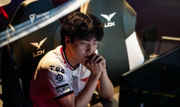 NÓNG: HLV kkOma lại rời T1