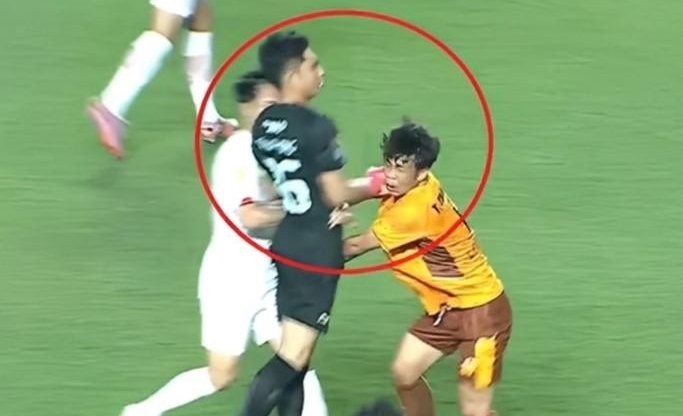 Thủ môn Viettel có hành vi phi thể thao khiến đội nhà bị HAGL cầm hoà