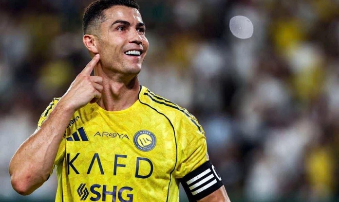 Ronaldo tái xuất Ngoại hạng Anh, nhưng không phải MU?