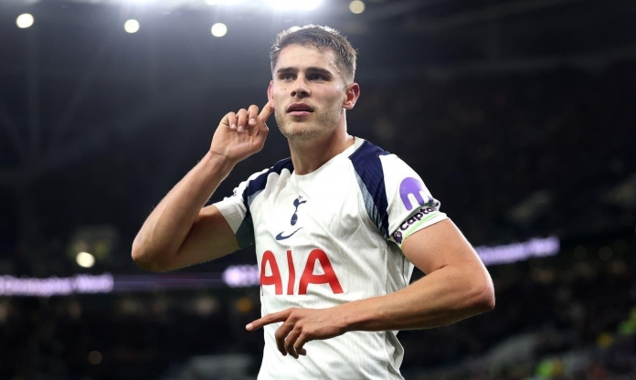 Chỉ 5 triệu Bảng, MU chốt 'quái thú tốc độ' ngang ngửa van de Ven