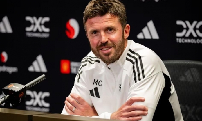 Carrick phá im lặng, MU 'hất văng' Villa khỏi top 3?