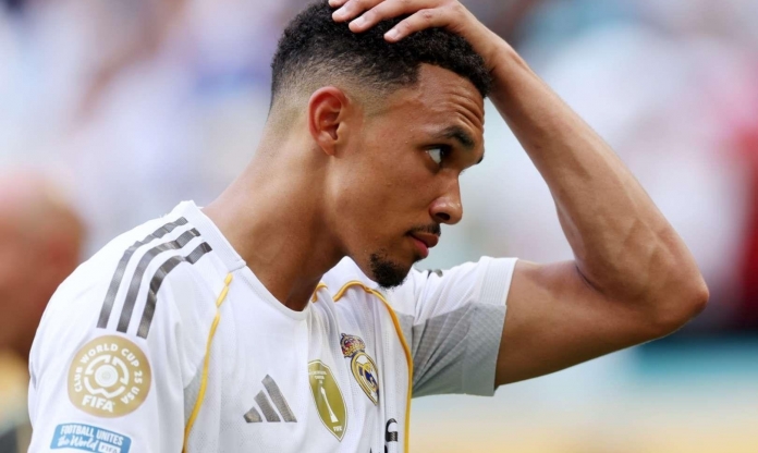 Arnold bất ngờ bị Real Madrid trừng phạt vì thiếu chuyên cần