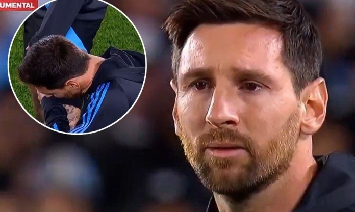 Lionel Messi bật khóc