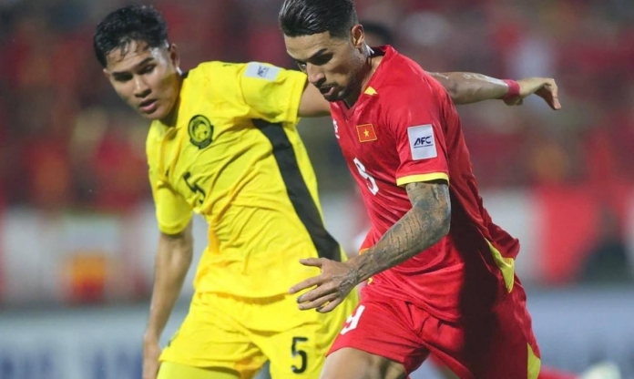 Hoàng Hên biến sao Malaysia thành 'gã học việc' giữa 3 vạn khán giả