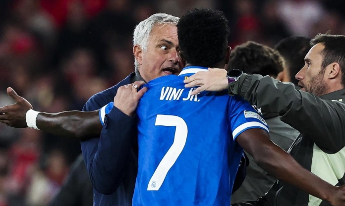 Real Madrid tiến sát Mourinho khiến truyền thông Tây Ban Nha chấn động