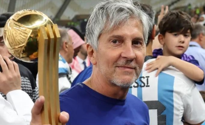 Khoảnh khắc Messi bật khóc gây bão, tất cả vì một người