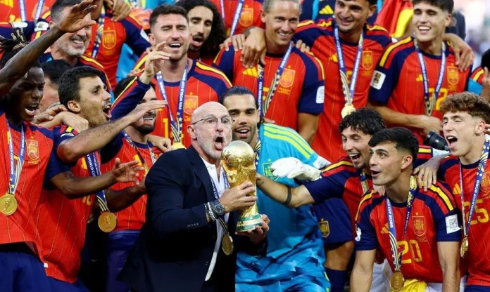 Vô địch World Cup, sao Tây Ban Nha chơi lớn khiến cả nước choáng váng