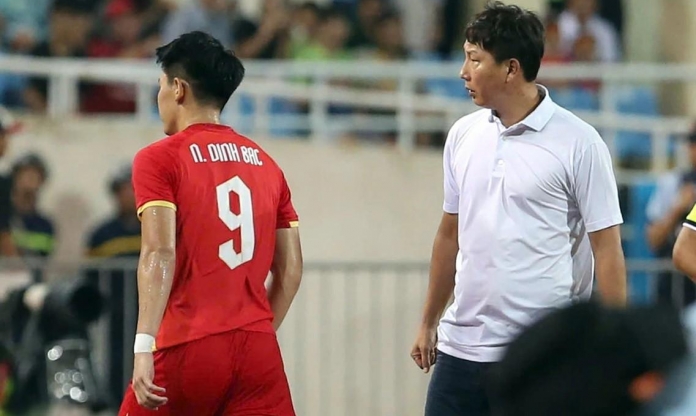 Đình Bắc làm điều này, HLV Kim Sang Sik lập tức ra tay