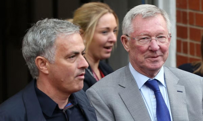 Sir Alex Ferguson: 'Mourinho đã khóc khi gọi cho tôi và nói...'