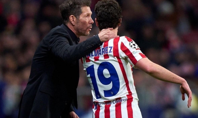 Simeone 'chọc giận' Alvarez, Atletico Madrid nhận cú sốc lớn