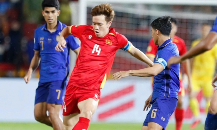 Việt Nam áp đảo, HLV Kim Sang Sik khiến Thái Lan phải 'cầu cứu' Kiatisuk