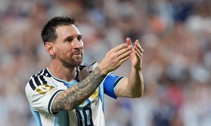Hậu vệ Benin thề với mẹ 1 điều khi đá trận Messi chia tay Argentina