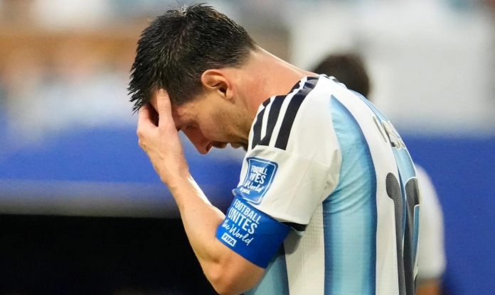 Vừa chia tay Argentina, Messi có hành động khiến CĐV nổi giận