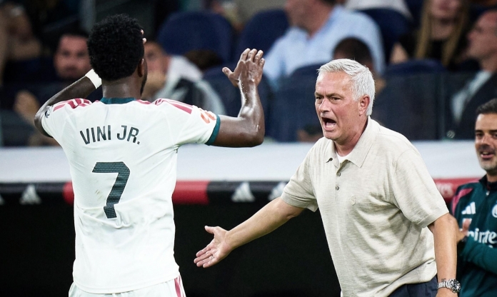 Vinicius mắc lỗi rồi nổi nóng, Mourinho lại nói câu khó tin