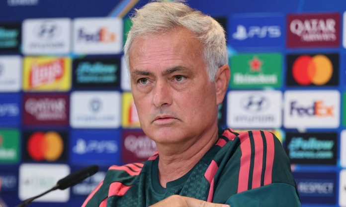 Mất Vinicius 4 trận chưa đủ, Mourinho còn nổi điên vì bị đánh úp
