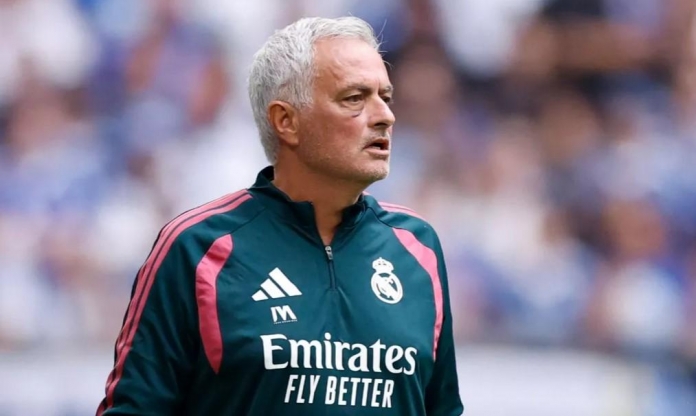 HLV Mourinho: 'So sánh Barca với Real Madrid là không công bằng'