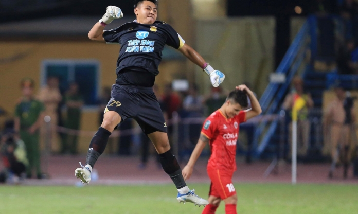 Thủ môn Đức Dũng: “Em nghĩ may mắn nhiều hơn là tài năng của mình trong loạt đá penalty với CAHN”