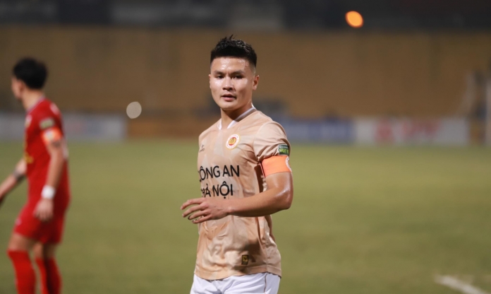 Vừa ghi siêu phẩm, HLV Troussier lập tức có hành động với Quang Hải