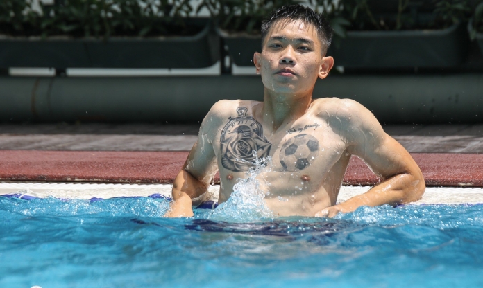 VIDEO: Đình Bắc và các đồng đội U23 Việt Nam quậy tới bến tại bể bơi