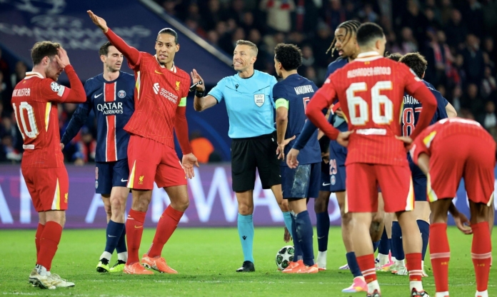 Báo Anh: 'VAR đứng về phía Liverpool'