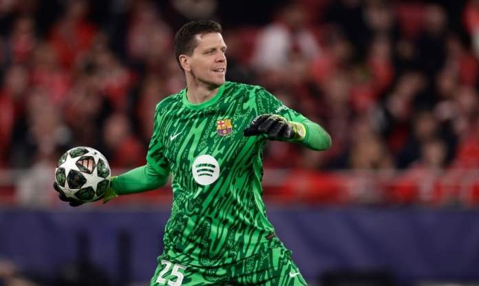 Szczesny: 'Đồng đội ở Barca làm hết, tôi ngồi hút thuốc cũng được'