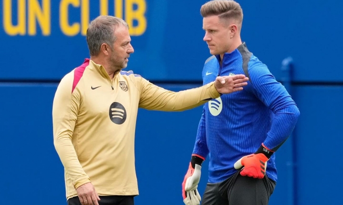 Ter Stegen đáp trả khi bị Barca tước băng đội trưởng