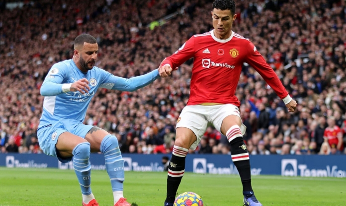Huyền thoại MU khuyên Ronaldo nên gia nhập Man City