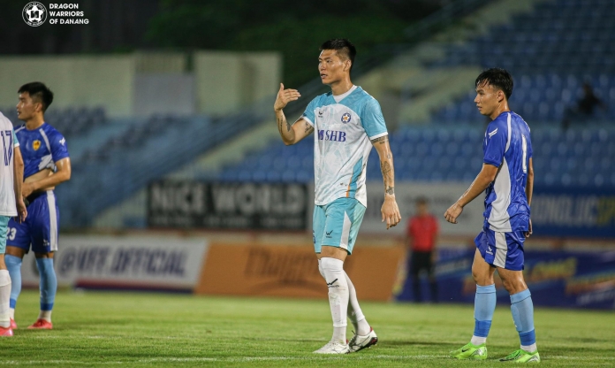 Thử việc thành công tại V-League, cầu thủ Hàn Quốc bật khóc
