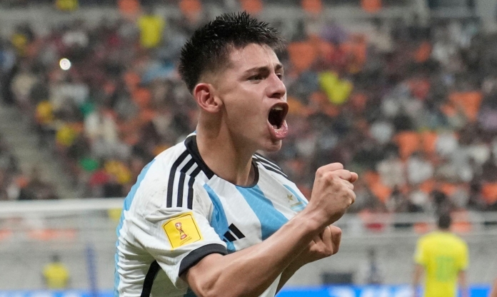 Man City tính đường chia tay 'tiểu Messi'