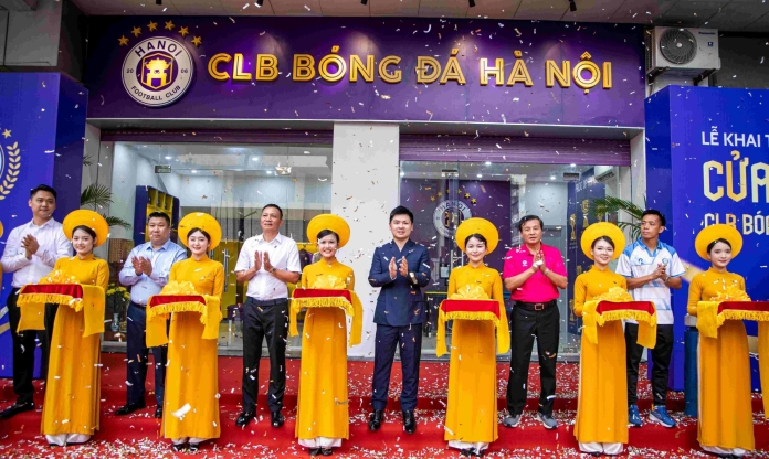CLB Hà Nội chính thức khai trương cửa hàng bán vật phẩm lưu niệm