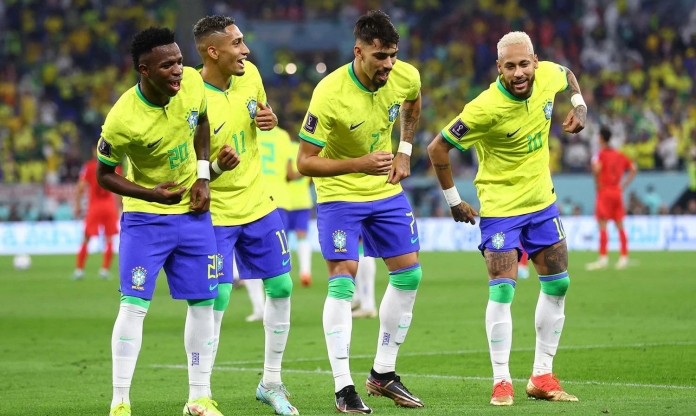 Tuyển Brazil gây chú ý với nghi thức độc lạ trước giờ xuất quân World Cup