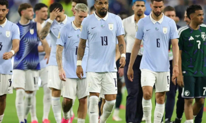 HLV Bielsa chết lặng, Uruguay không hiểu vì sao vẫn chưa thắng tại World Cup