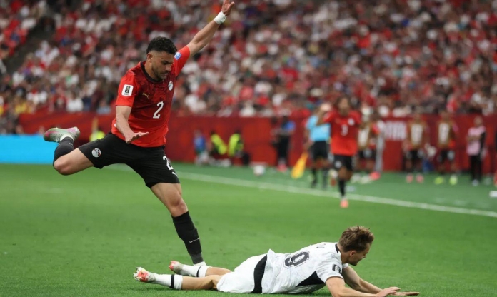 ĐỘC LẠ WORLD CUP: Đội tuyển thua đau vì chiếc quần rách