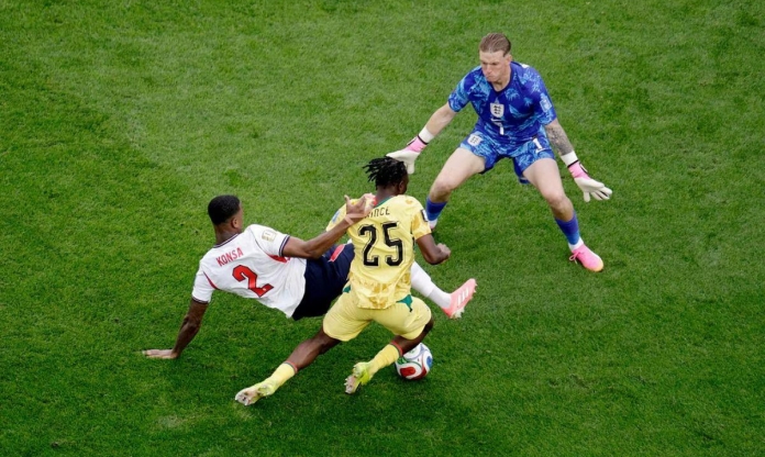 Tranh cãi penalty trận Anh - Ghana: 'Phòng VAR đi uống cà phê rồi à?'