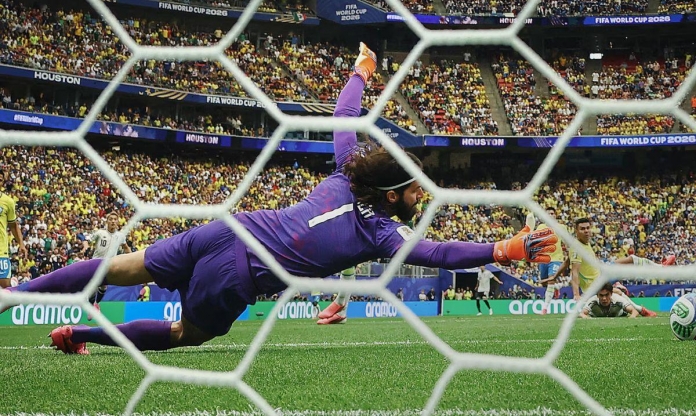 Người hùng Nhật Bản nghẹn ngào: 'Siêu phẩm trước Brazil không cứu nổi giấc mơ World Cup'