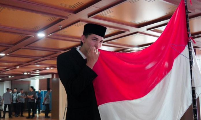 CHÍNH THỨC: Indonesia nhập tịch tiền đạo cao gần 2m, thách thức tuyển Việt Nam trước AFF Cup