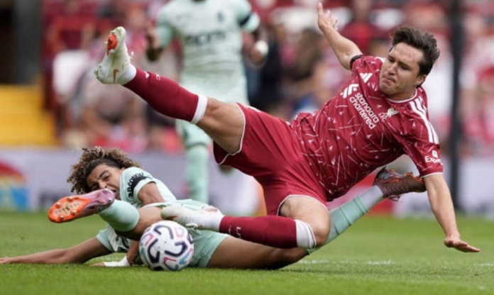 Wirtz và Isak cùng ghi bàn, HLV Iraola vẫn bực mình vì một vấn đề của Liverpool